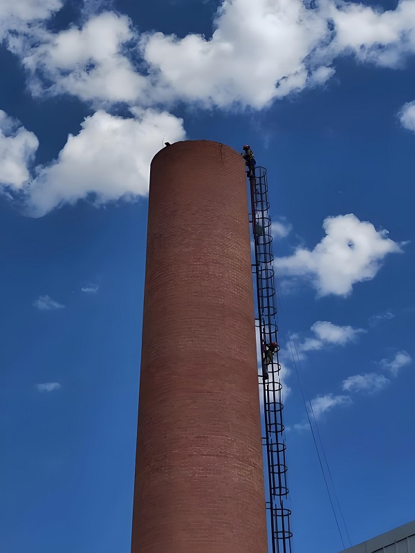 阿克蘇廢棄煙囪拆除公司：以精湛技藝，解工業(yè)遺留難題